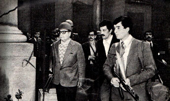 Allende si prepara alla difesa della Moneda insieme ai suoi fedelissimi